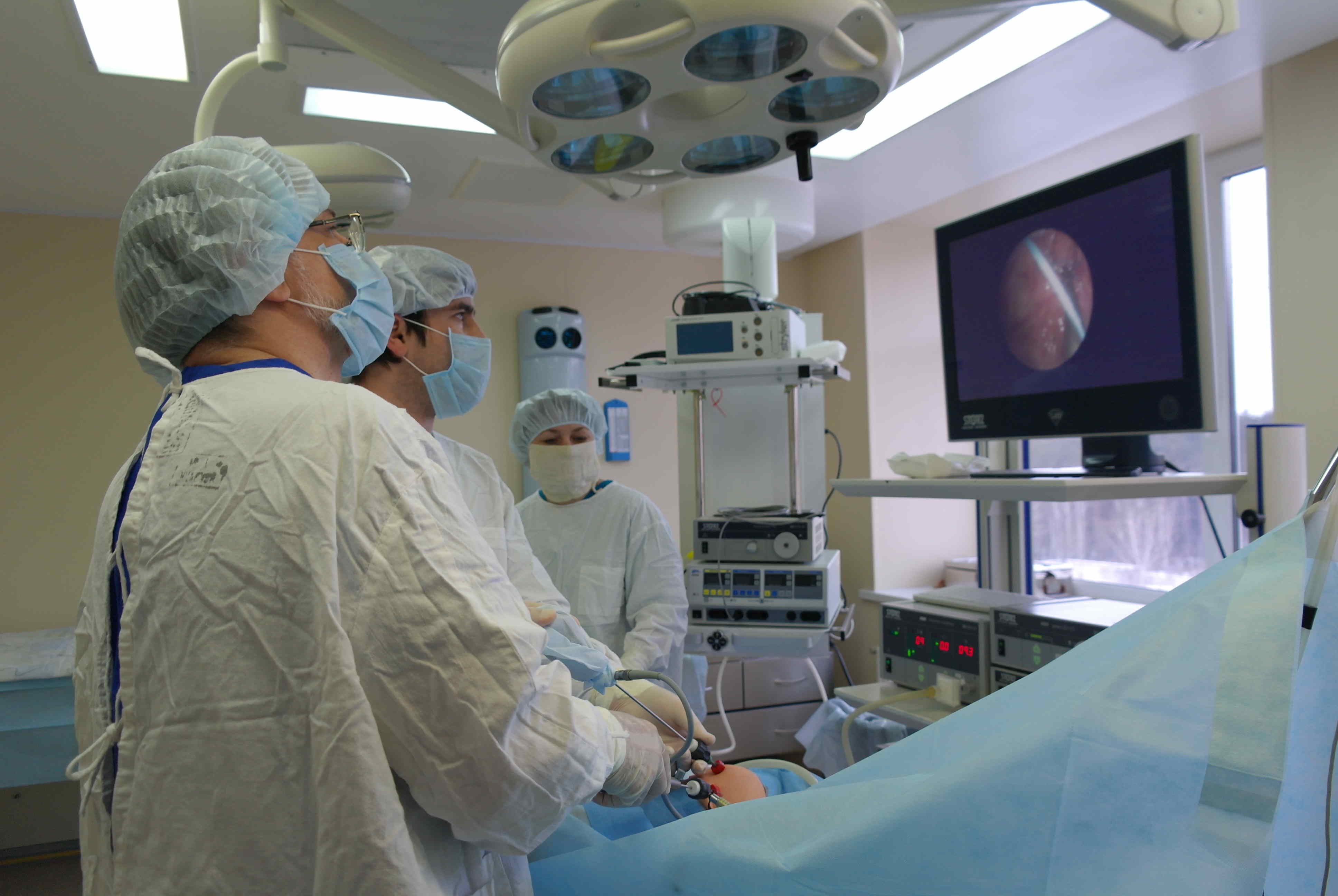 Детские хирурги впервые провели малотравматичную операцию для коррекции опасного порока развития у новорождённого уральца